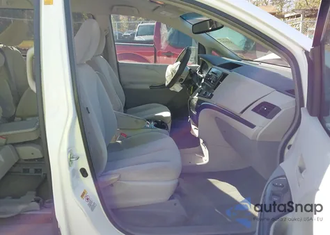 2011 Toyota Sienna Le V6 z USA, uszkodzony, nr VIN 5TDKK3DCXBS113365